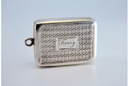 Caixa de Vinagrete em prata e ouro com gravados em ambos os lados do período de George IV.